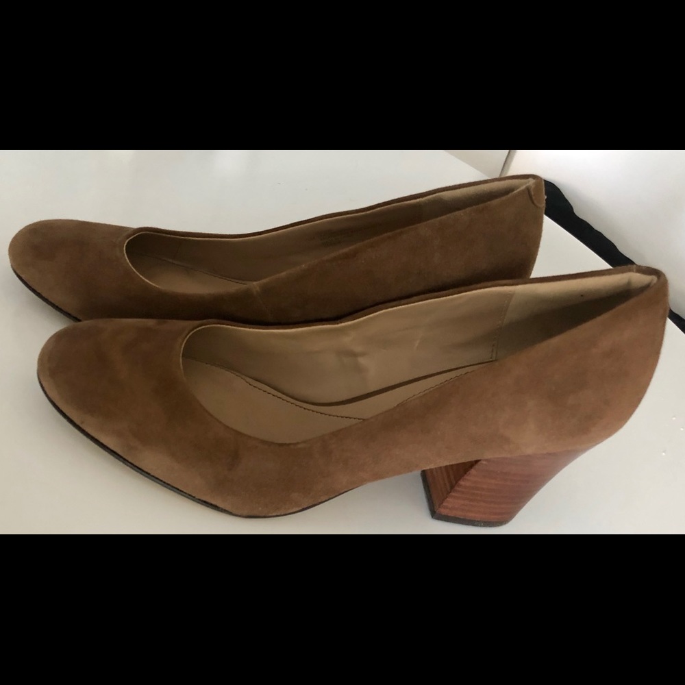 *FINAL PRICE* Isola Emmalee Suede Pump -Sz 10